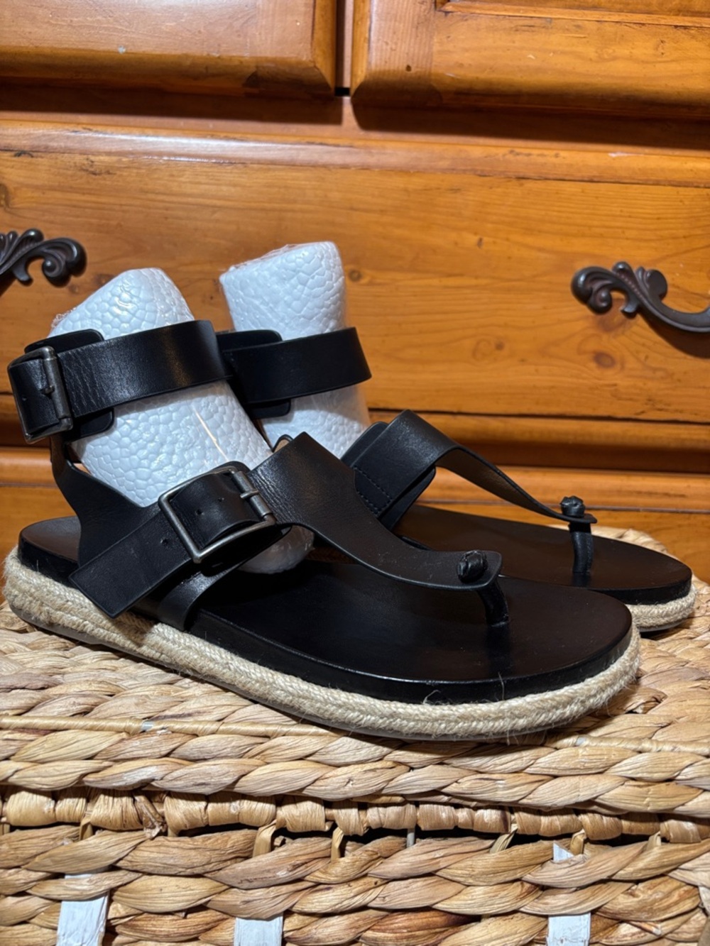 Crown Vintage Black Leather Buckle Toe-Ring Espadrille Sandals